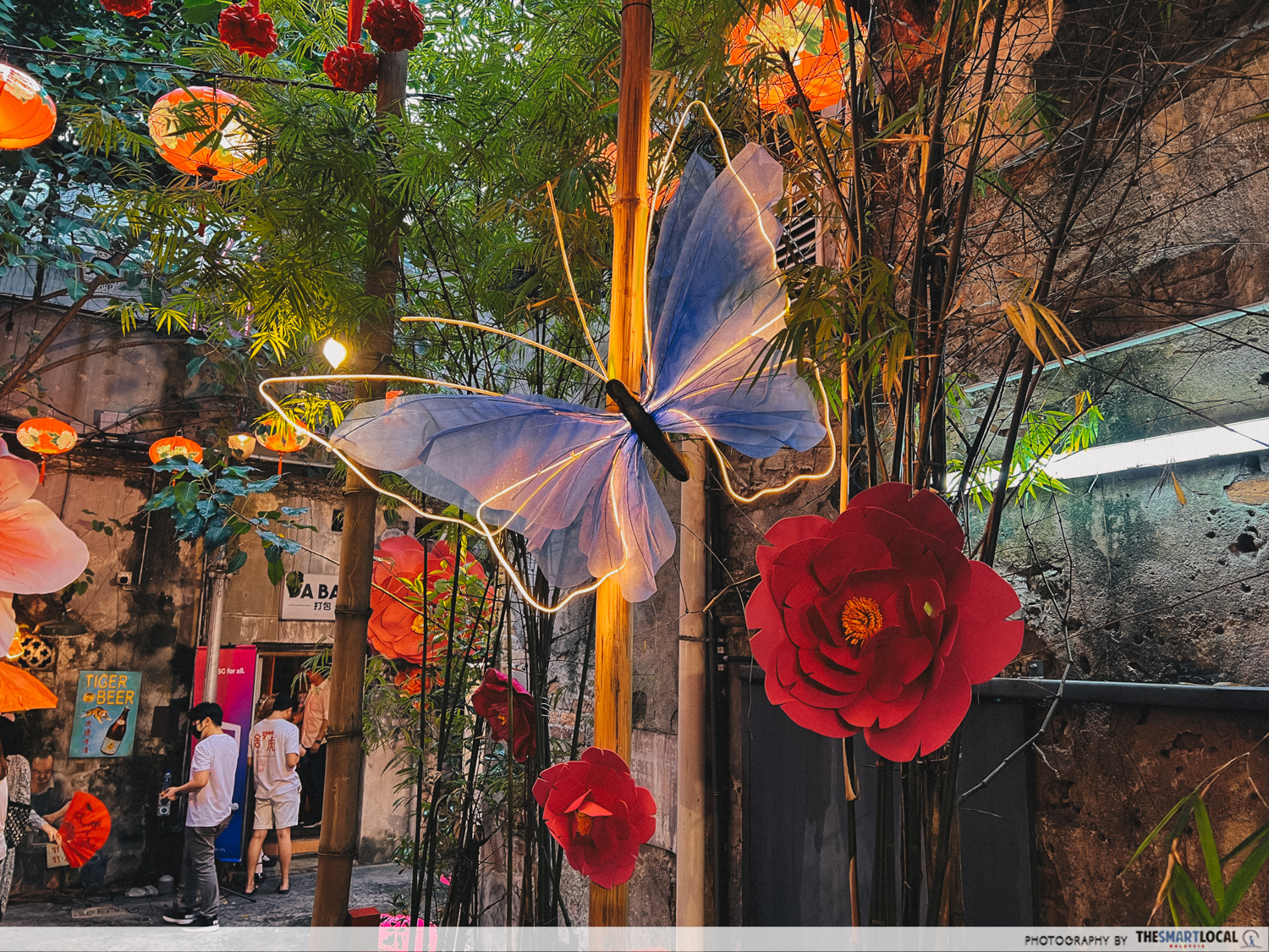 Kwai Chai Hong "Poetic Spring Garden" - decor