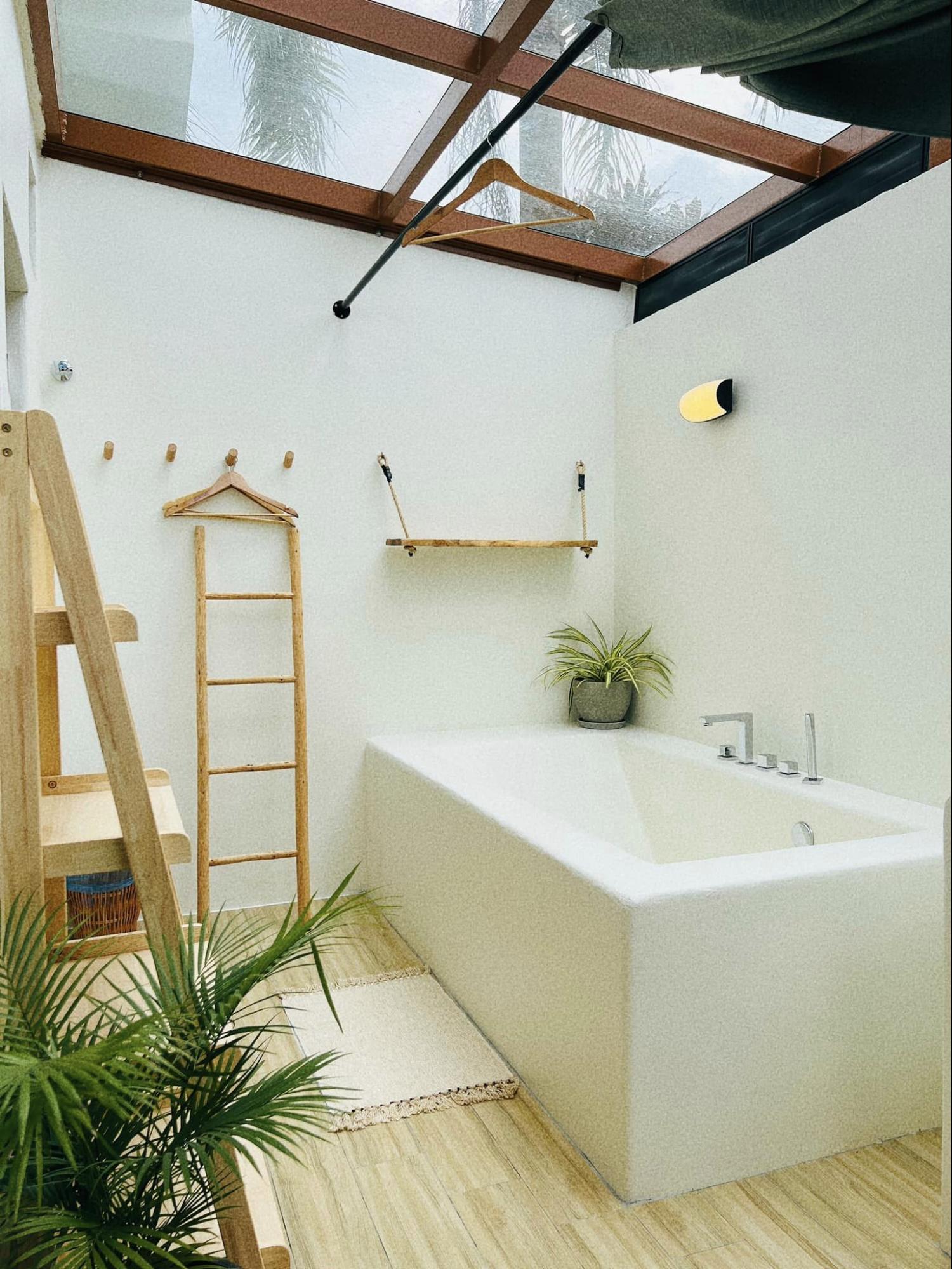 Beacon Resort - private bathtub