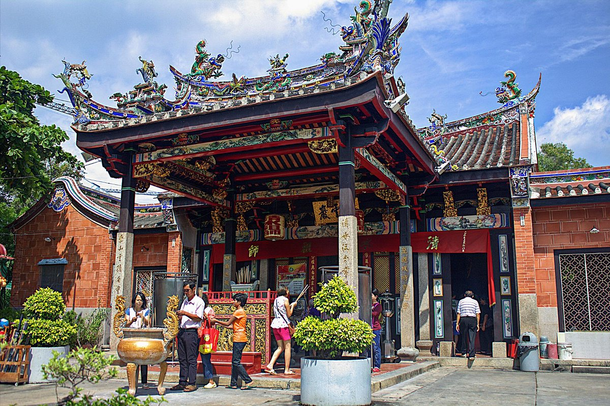 Things to do in penang - snake temple