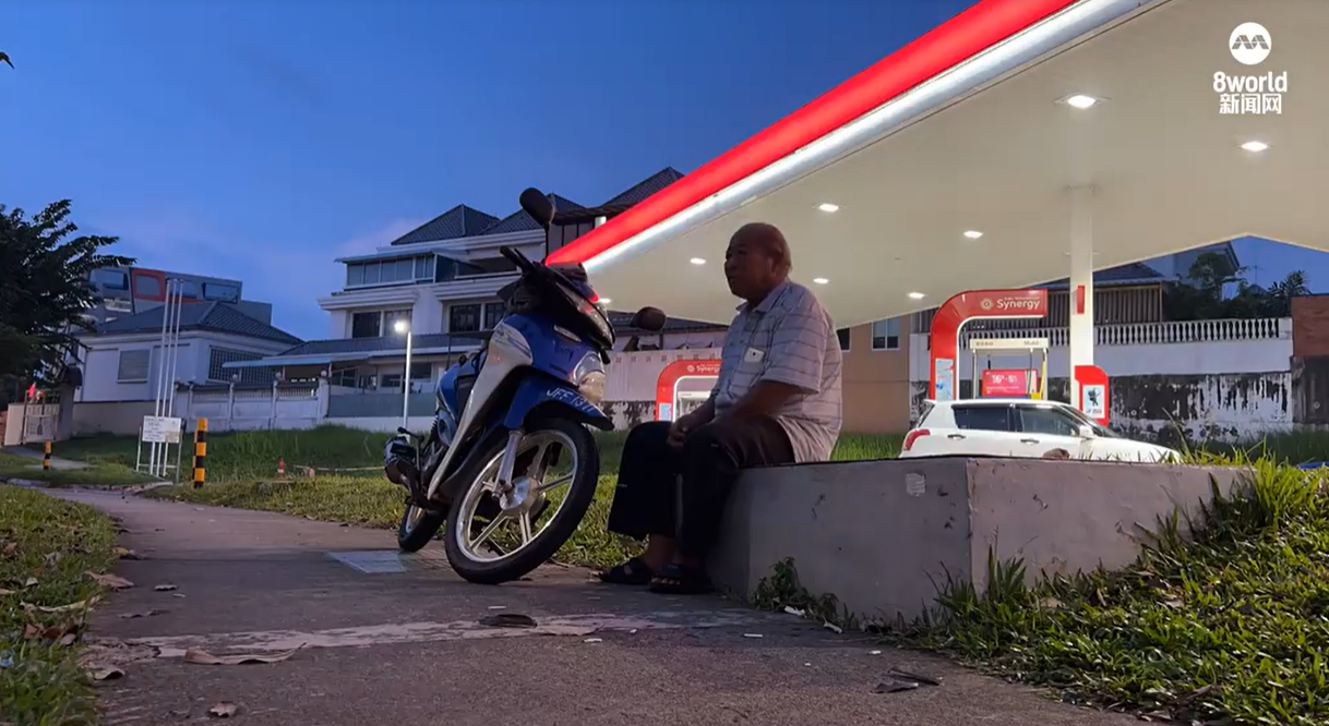 Father rides to visit son in jail - petrol
