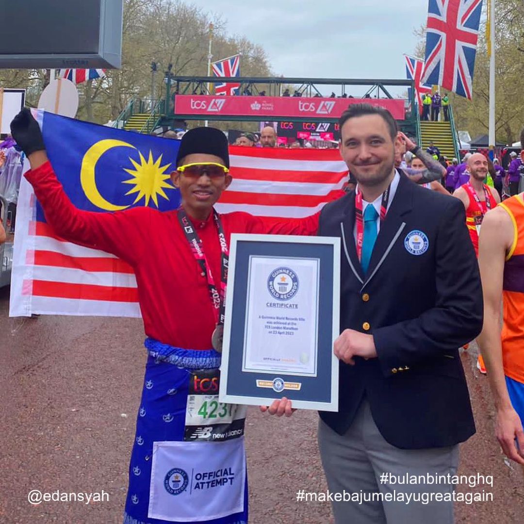 Man runs marathon in Baju Melayu - record