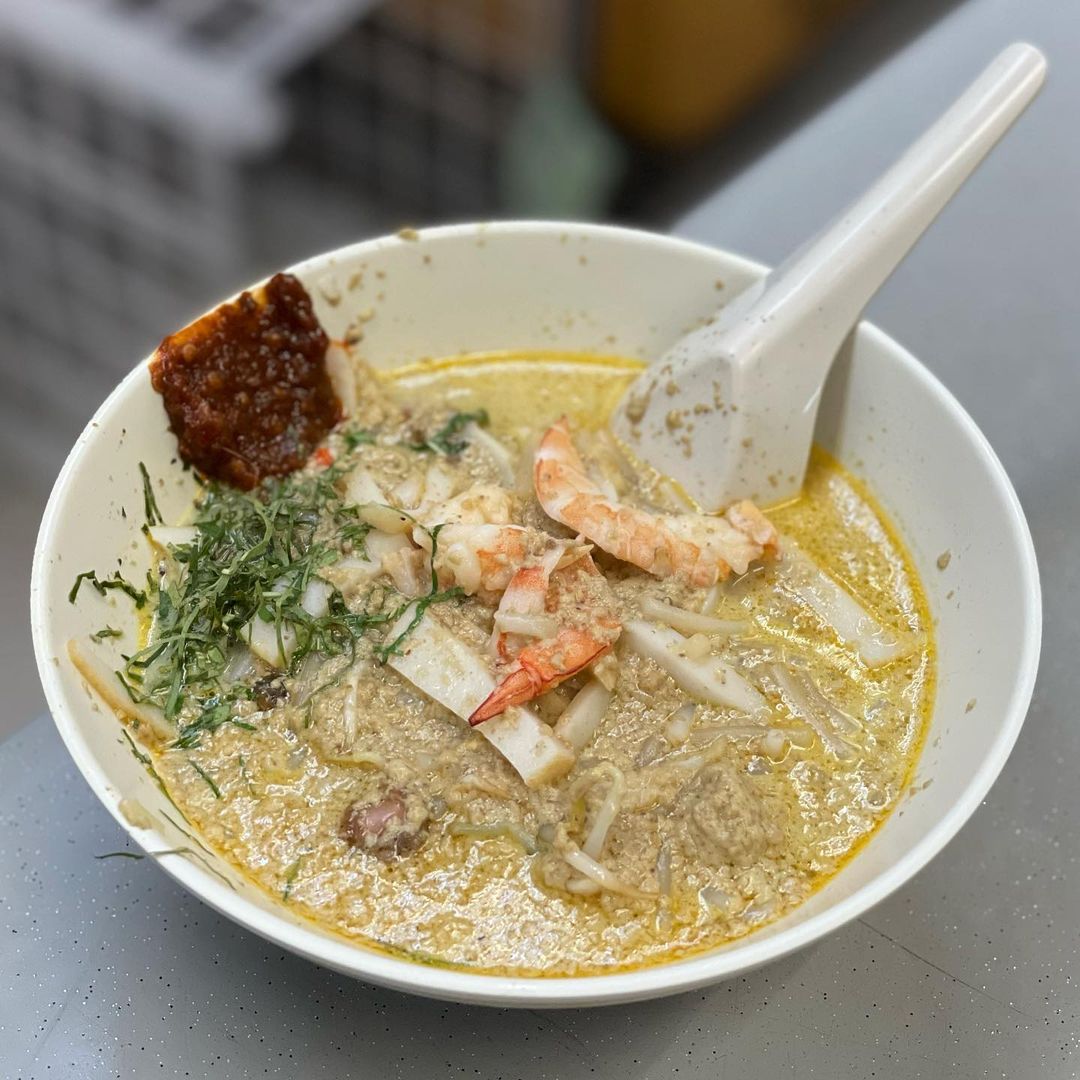 hawker dishes in Singapore - katong laksa roxy square