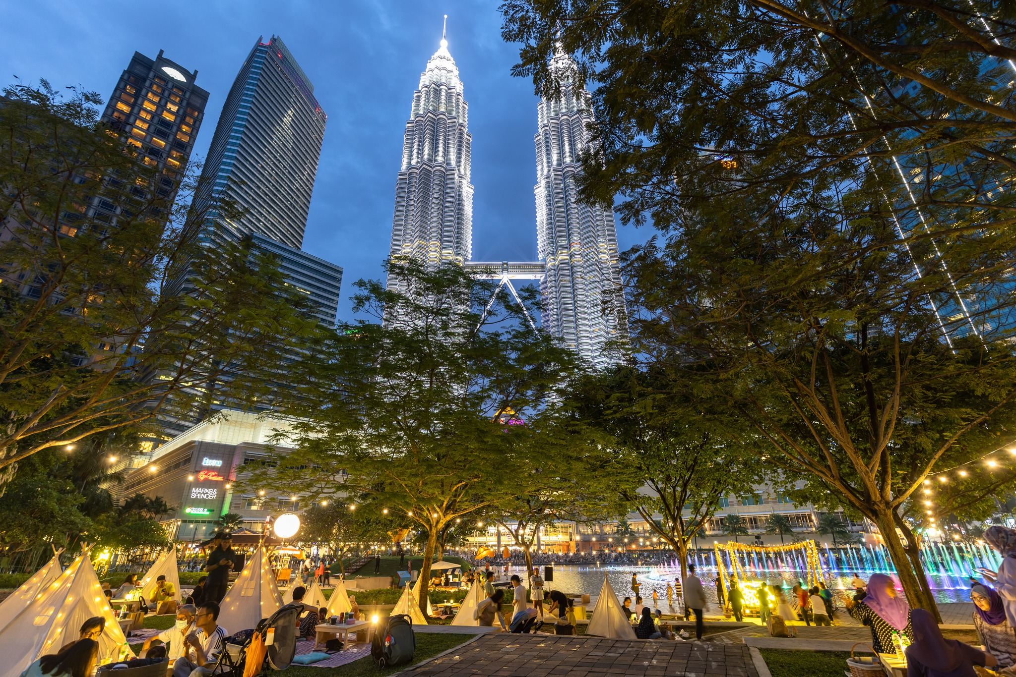 Picnic In The Park At Suria KLCC Has Tents Live Music Free flow Drinks Picnic In The Park At Suria KLCC Has Tents Live Music Free flow Drinks