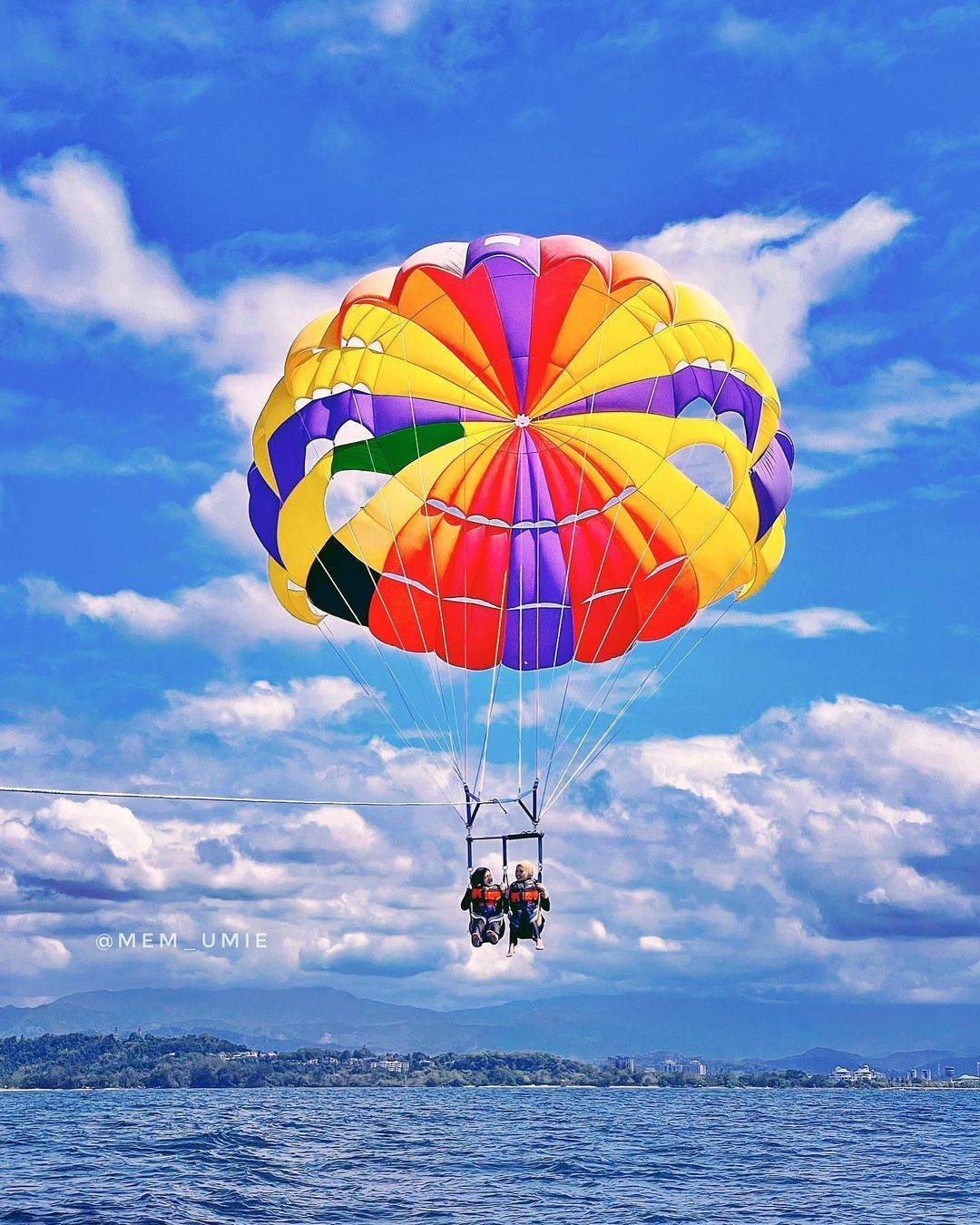 Things to do in Sabah - parasailing