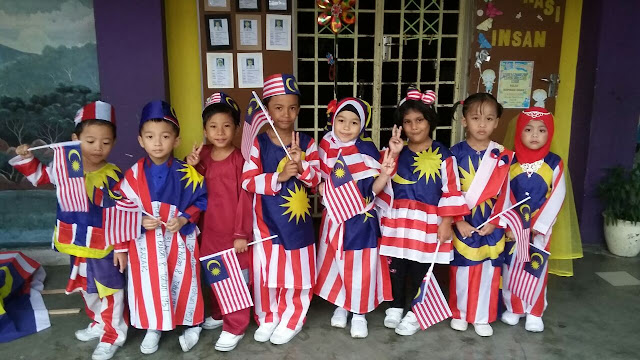 Malaysian Merdeka school memories - attires