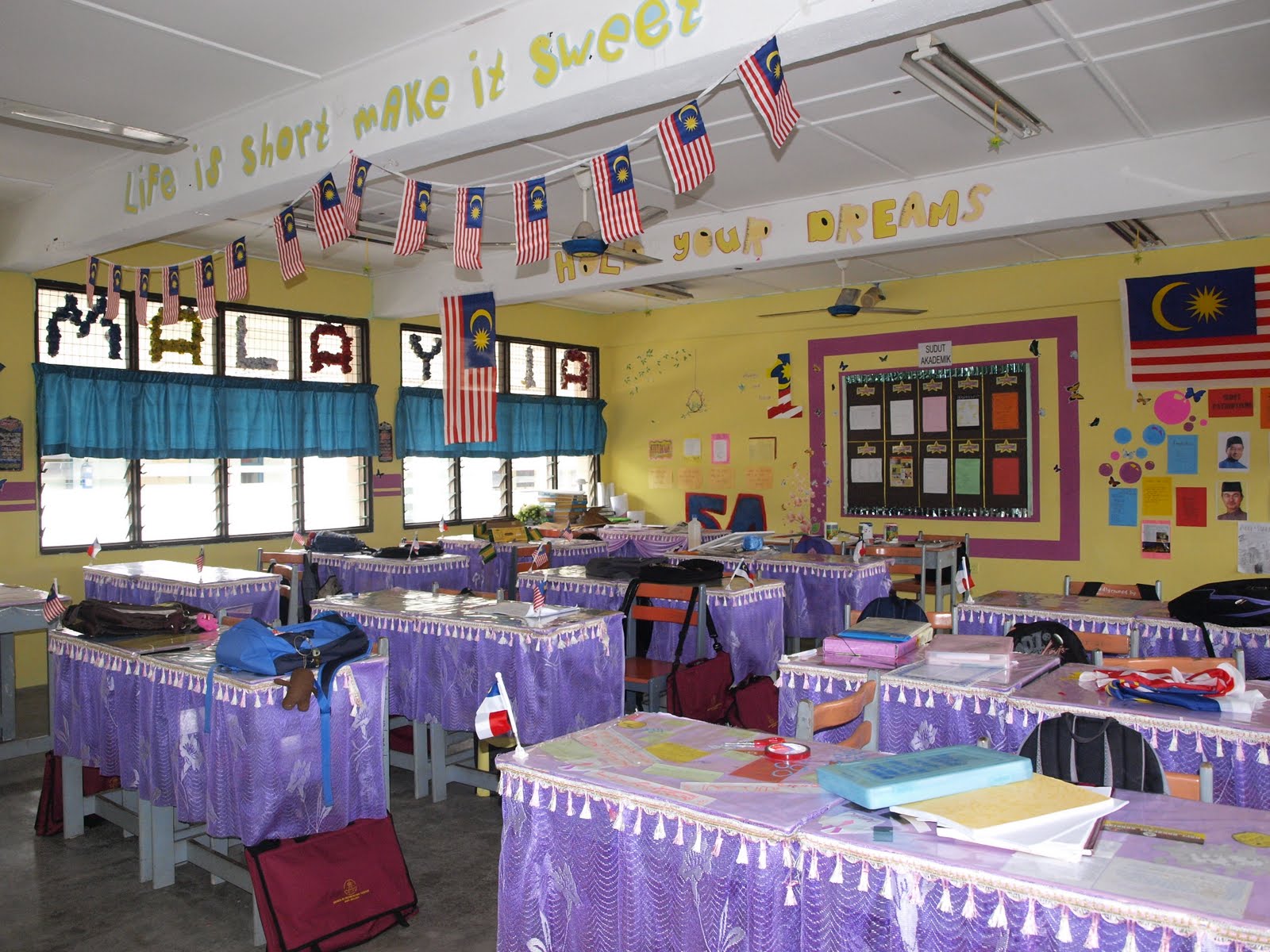 Malaysian Merdeka school memories - classroom