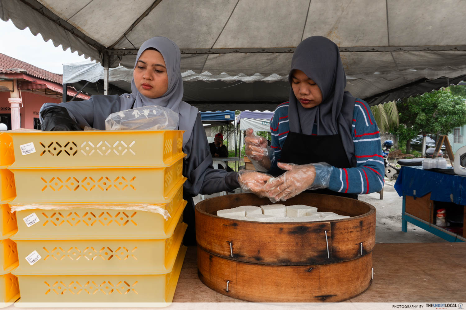 Roti Kapas - owners prepping