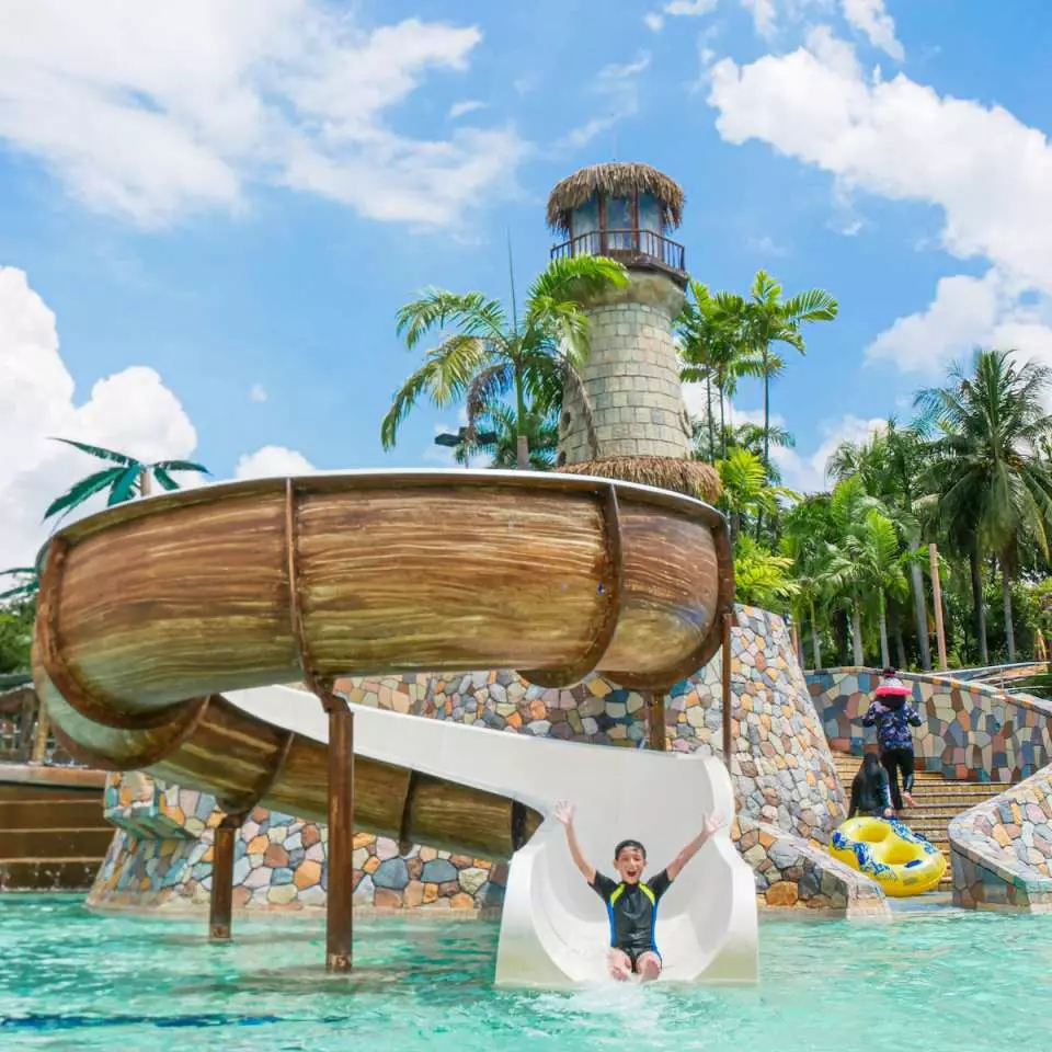 Water parks malaysia - wet water world slides