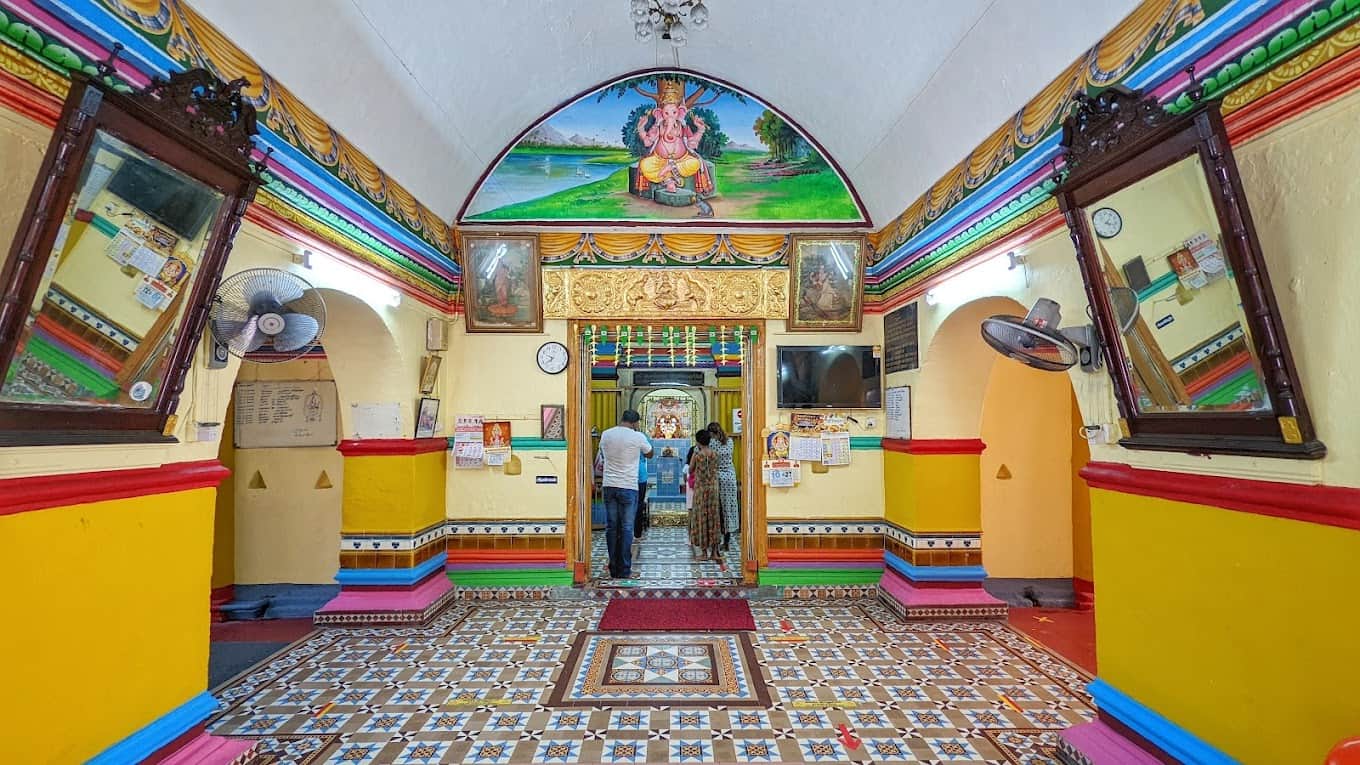 Sri Poyyatha Vinayagar Moorthy temple - INTERIOR