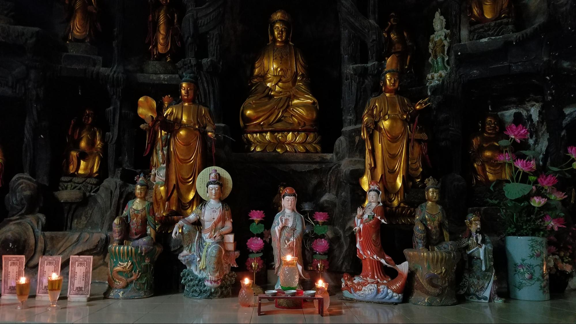 bronze statues - cave temples in Ipoh