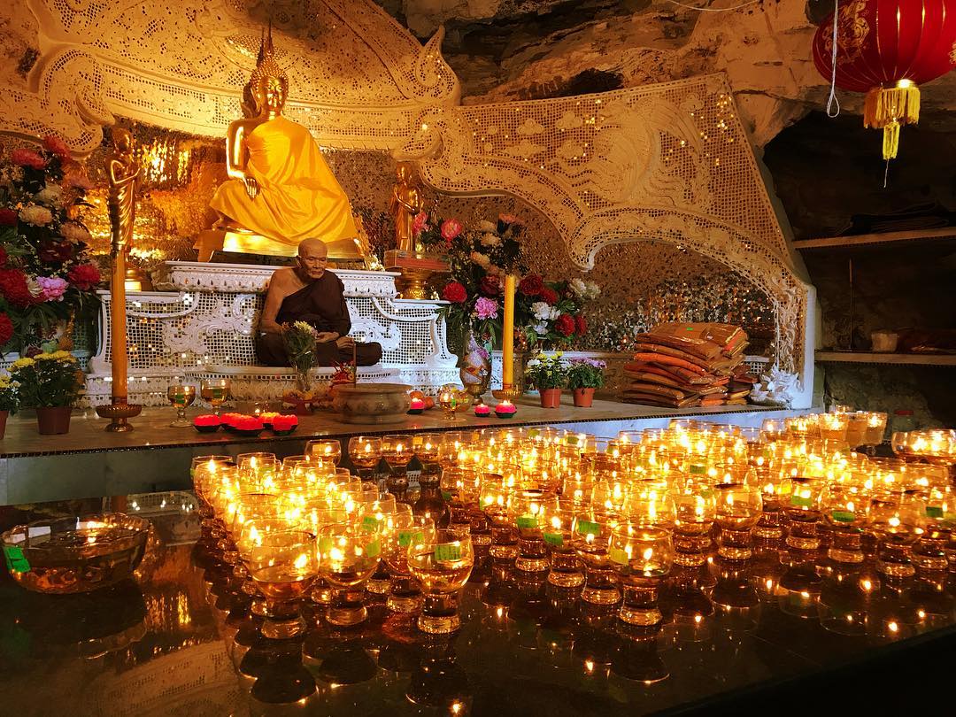 candles - cave temples in Ipoh