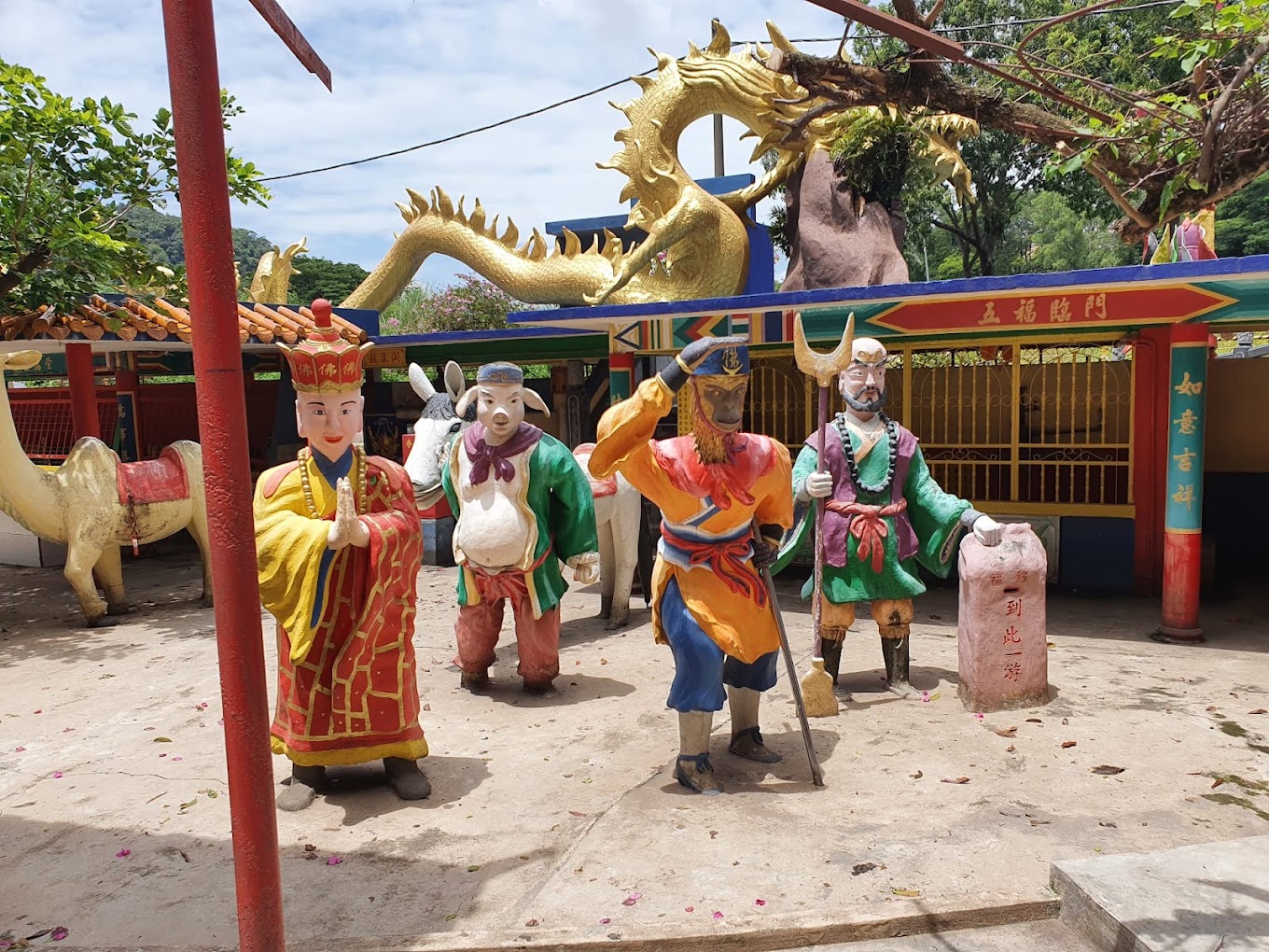 figurines - cave temples in Ipoh