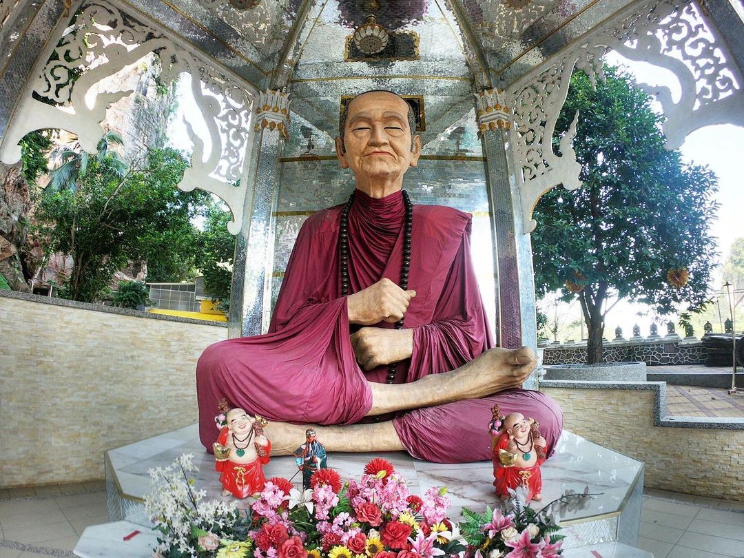 monk statue - cave temples in Ipoh