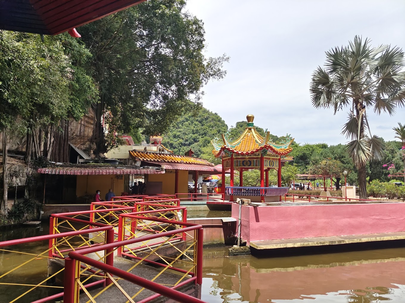 temple lake - cave temples in Ipoh