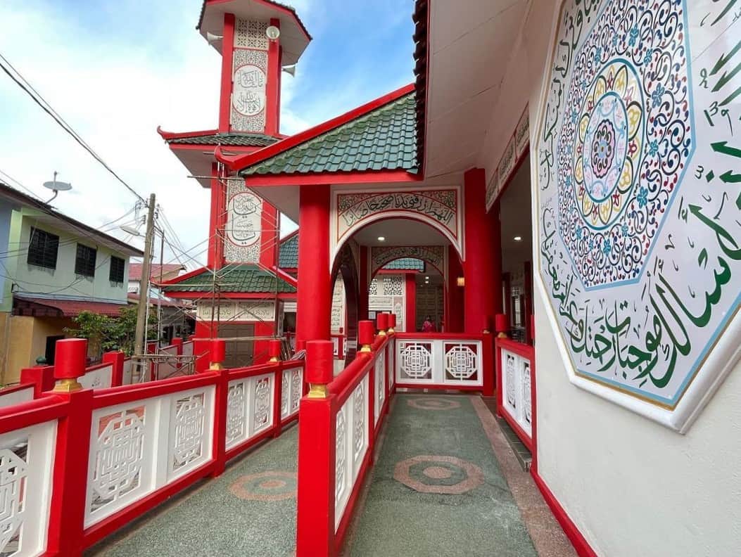 Masjid Al-Khairiah - lattice gates