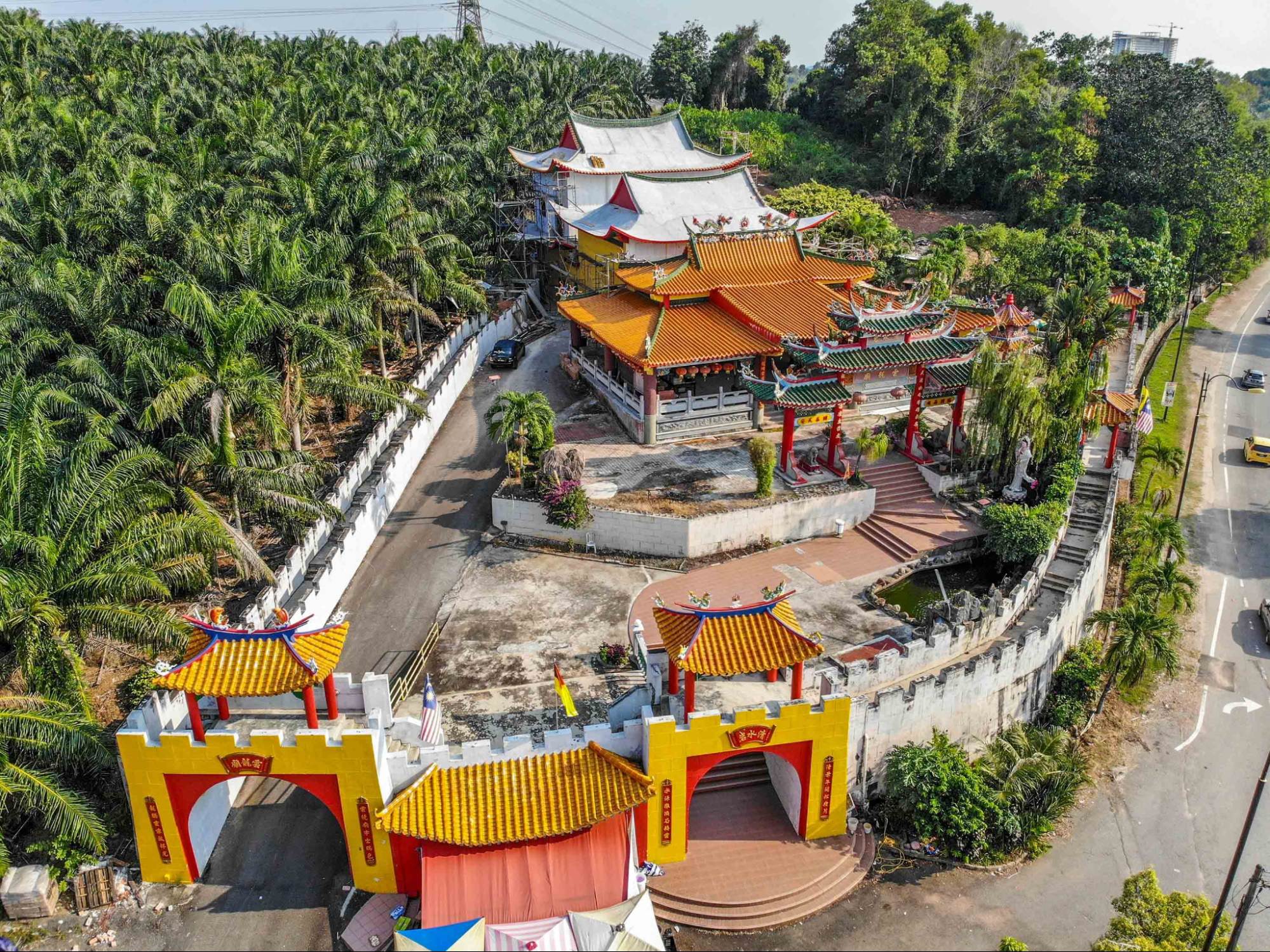 Things to do in Port Dickson - Wan Loong Temple