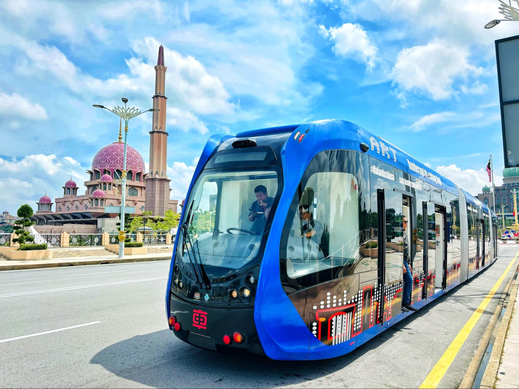 ART in Putrajaya - trackless trams