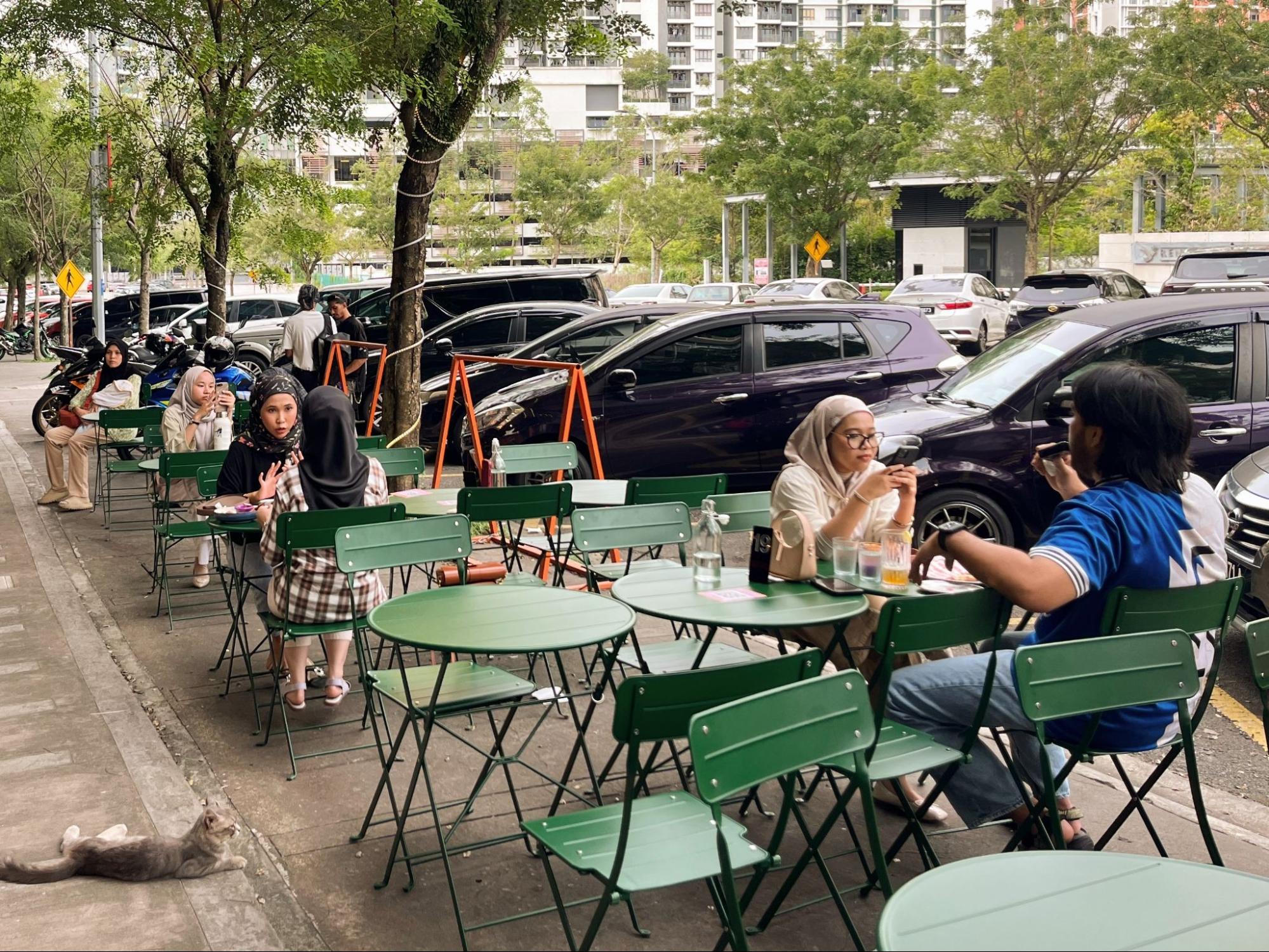 Mokky's Pizza & Coffee - outdoor seat