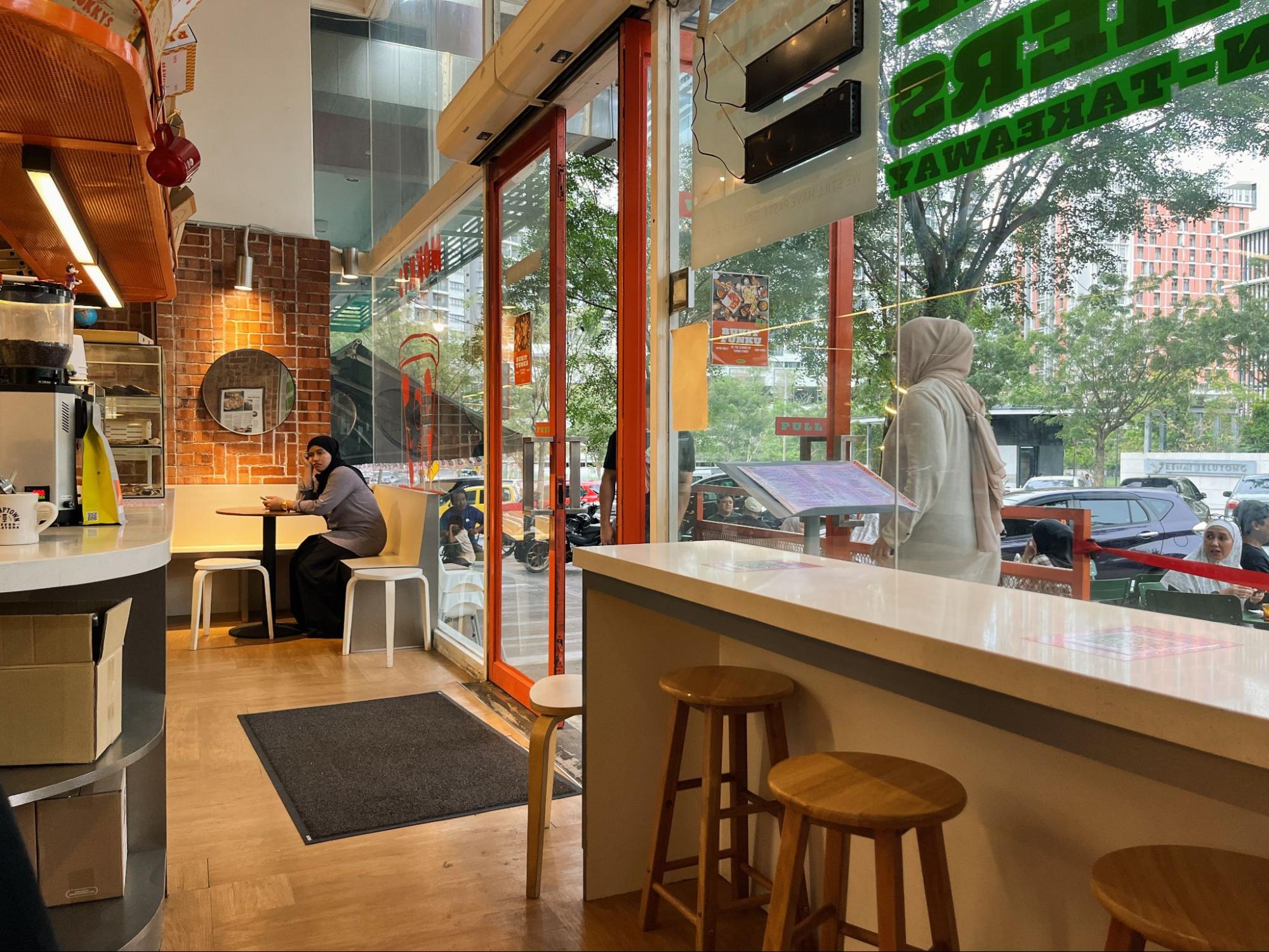 Mokky's Pizza & Coffee - indoor seats