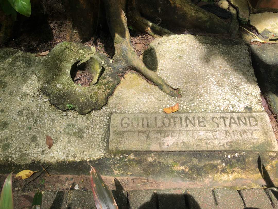 guillotine stand