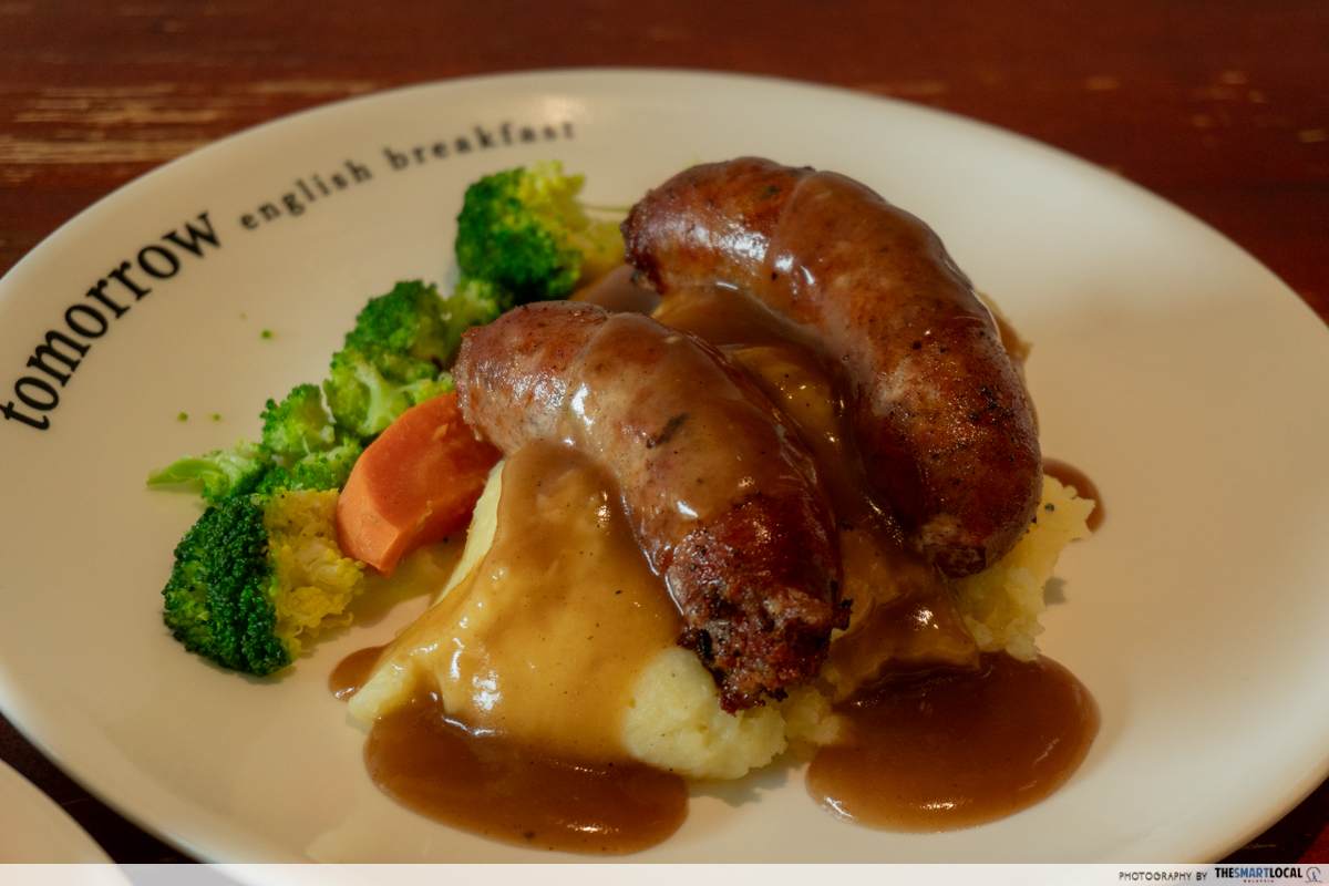 Tomorrow English Cafe - bangers with mash