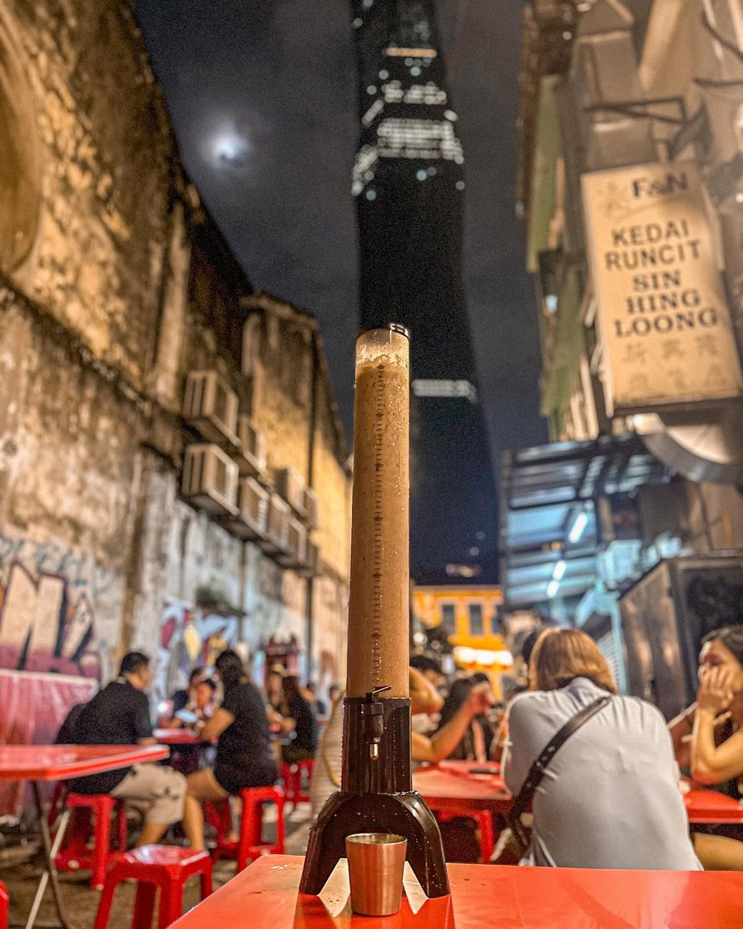 petaling street cafes near pasar seni station - luckin kopi