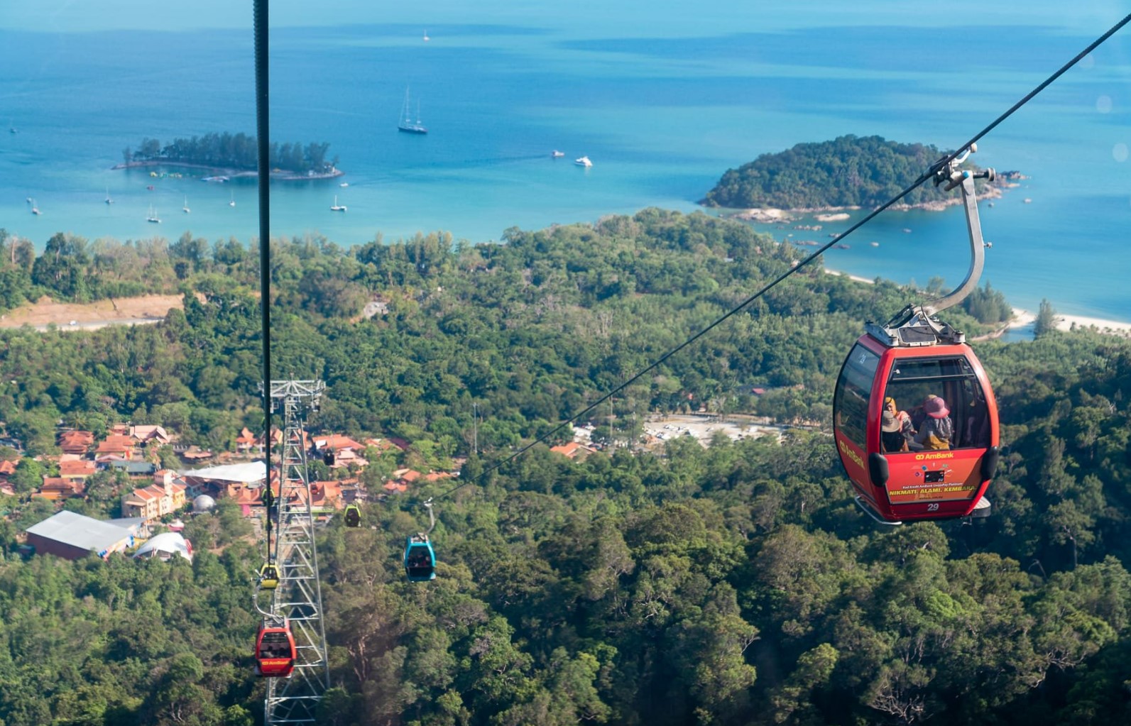 Panorama Langkawi SkyCab, Malaysia - riding to the Middle Station