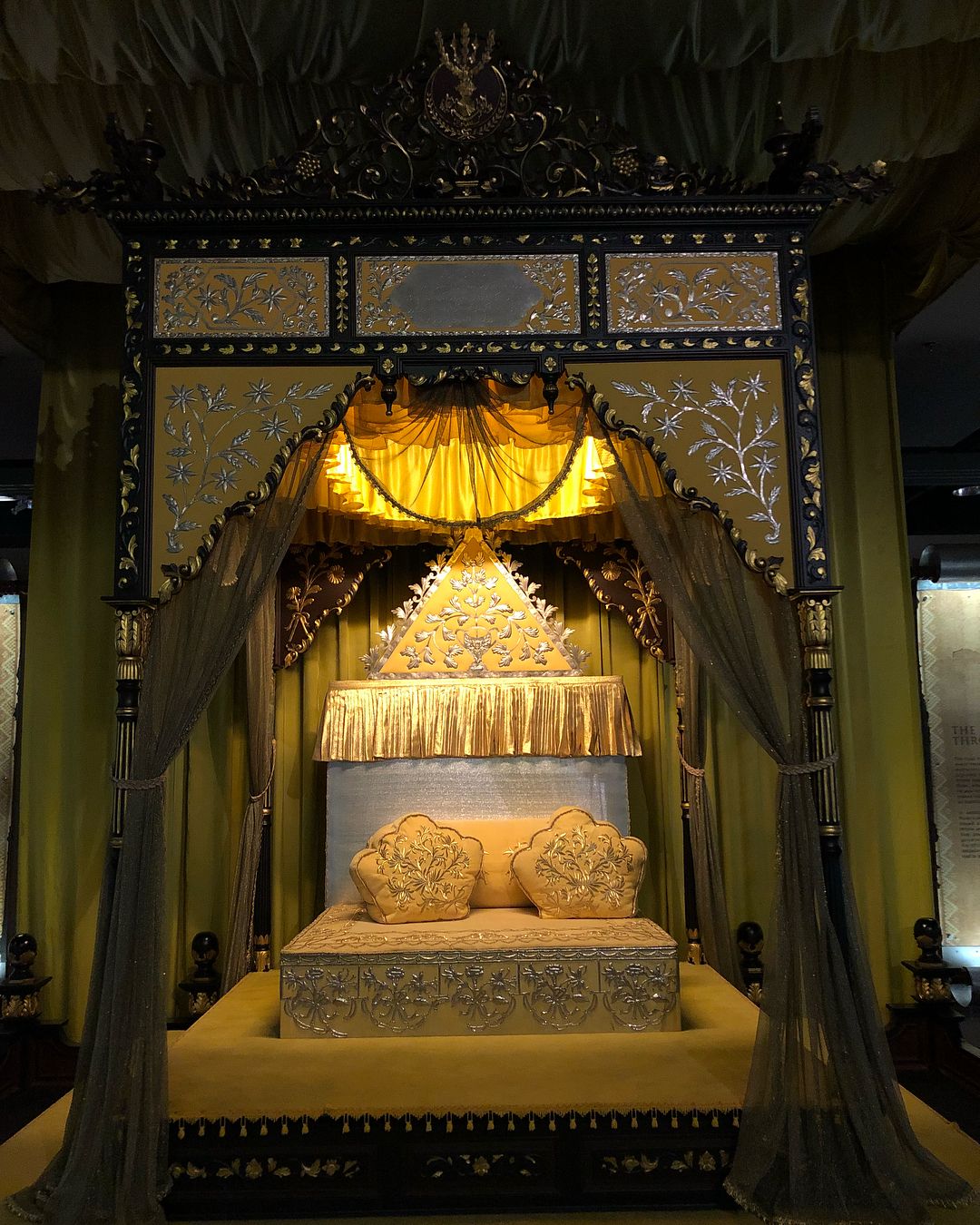 Museums and galleries in KL - The Royal Throne