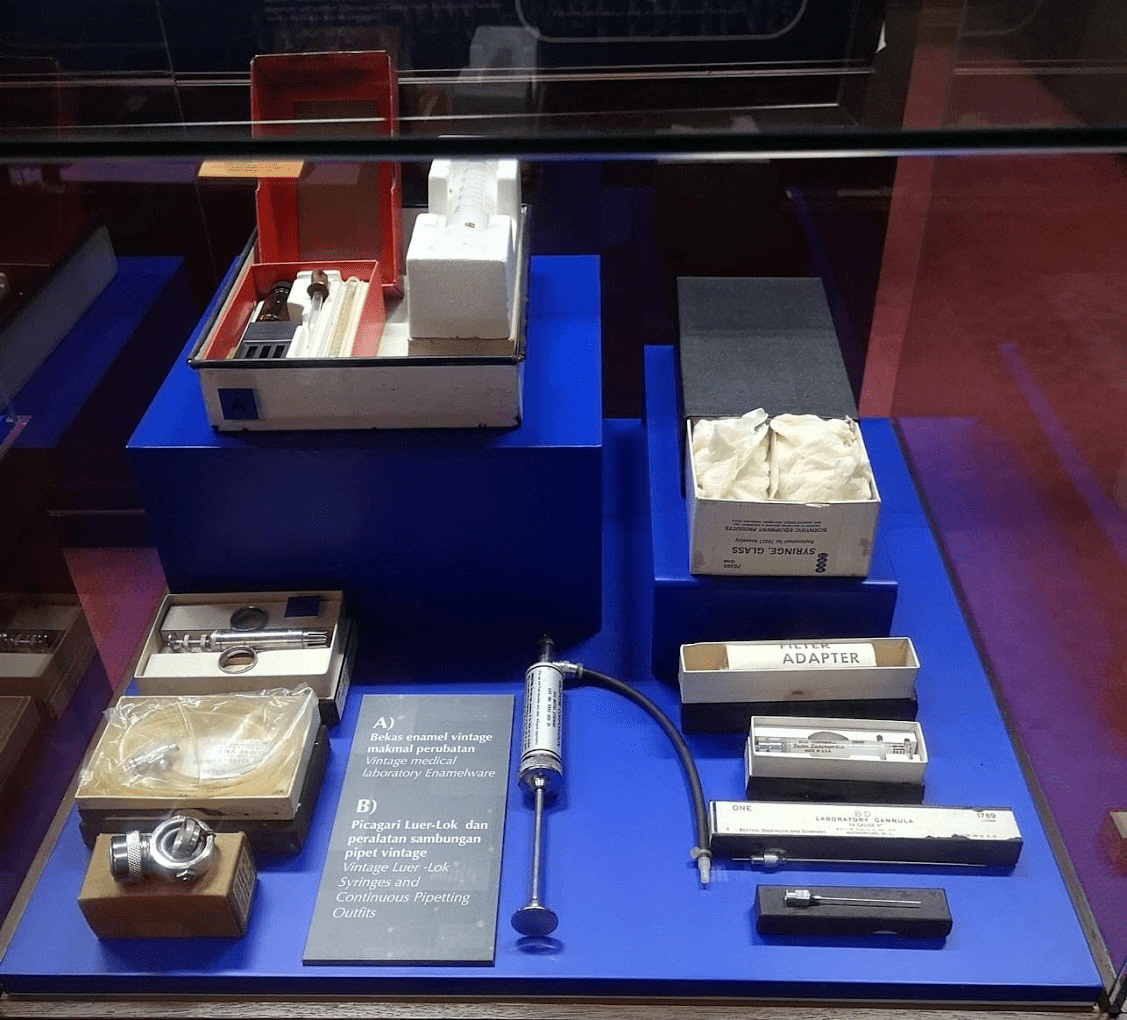 Biomedical Museum - tools