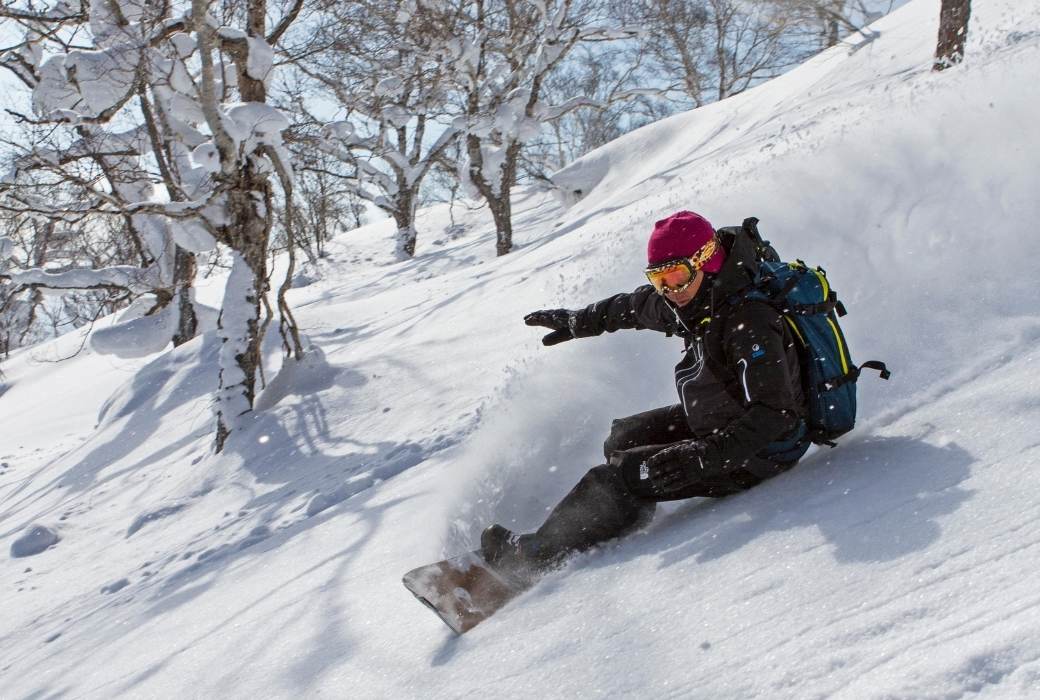 snowboarder gliding down the mountain in Furano