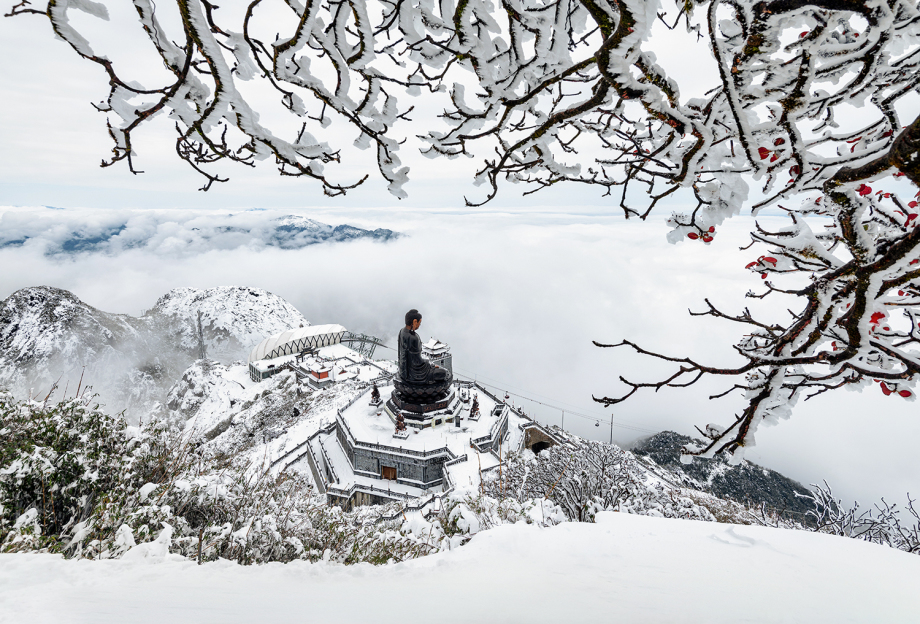 overlooking shot of Sa Pa during winter season