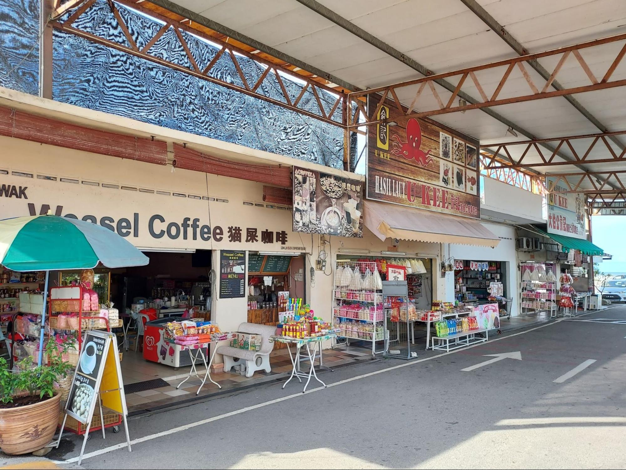 Tua Pek Kong Temple in Perak - nearby shops