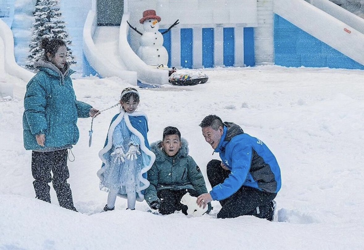 SnowLim Wonderland: Malaysia's Largest Snow Park In Seremban