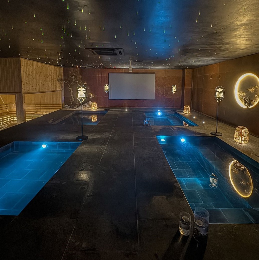 Billion Onsen & Aesthetics - four types of pools