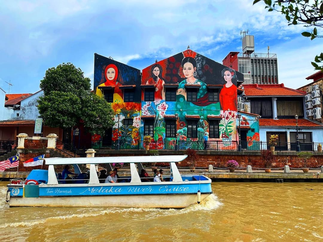 Melaka River Cruise -street art