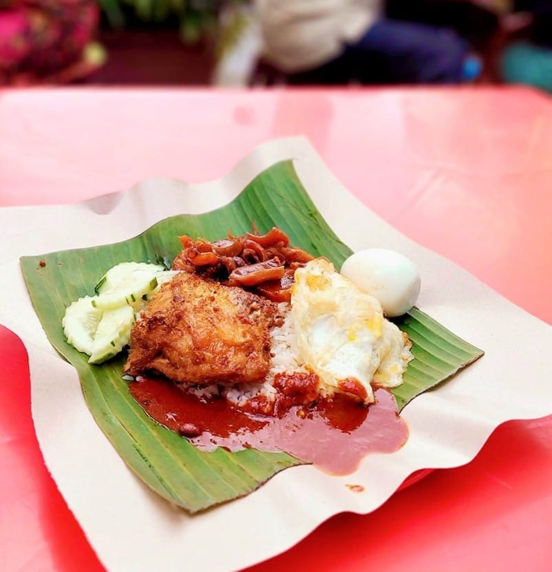 Cheap food in Bukit Bintang - nasi lemak alor corner