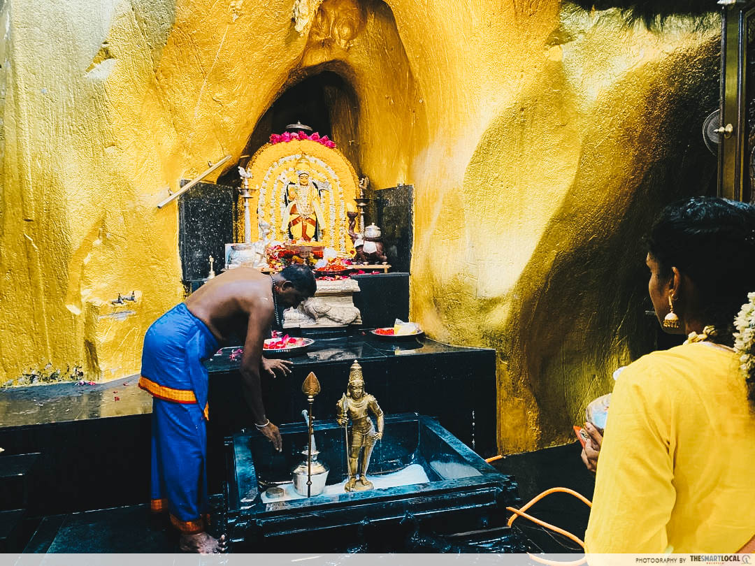 thaipusam prayers - Batu Caves guide