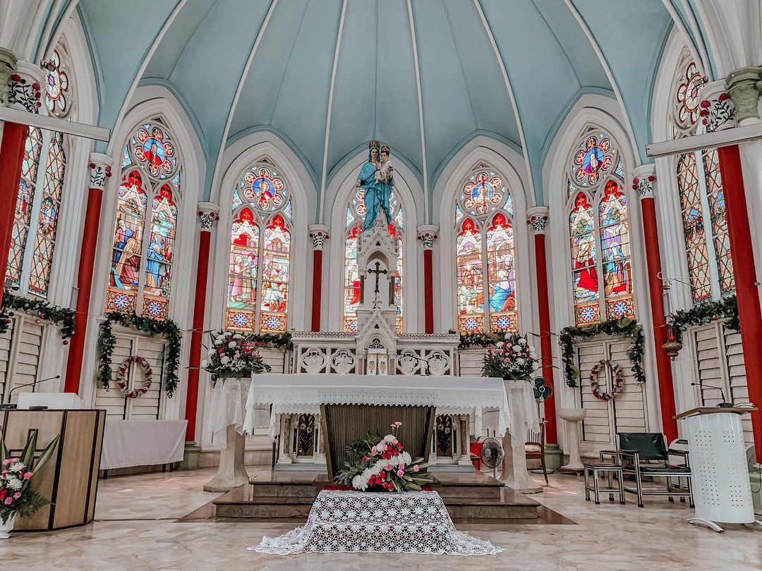 Church of the Holy Rosary, Kuala Lumpur altar - Churches and cathedrals in Malaysia