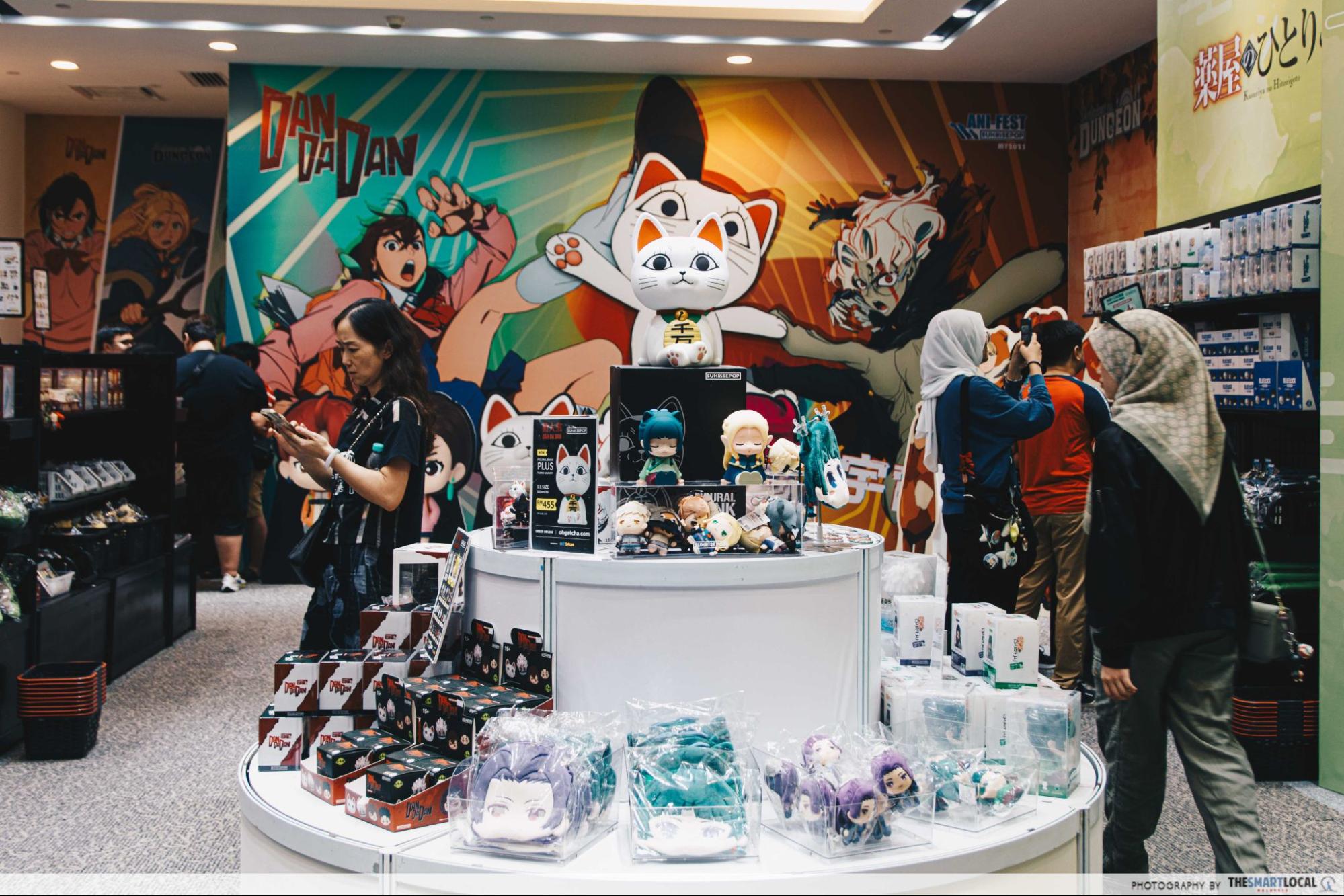 anime pop-ups lalaport - merch