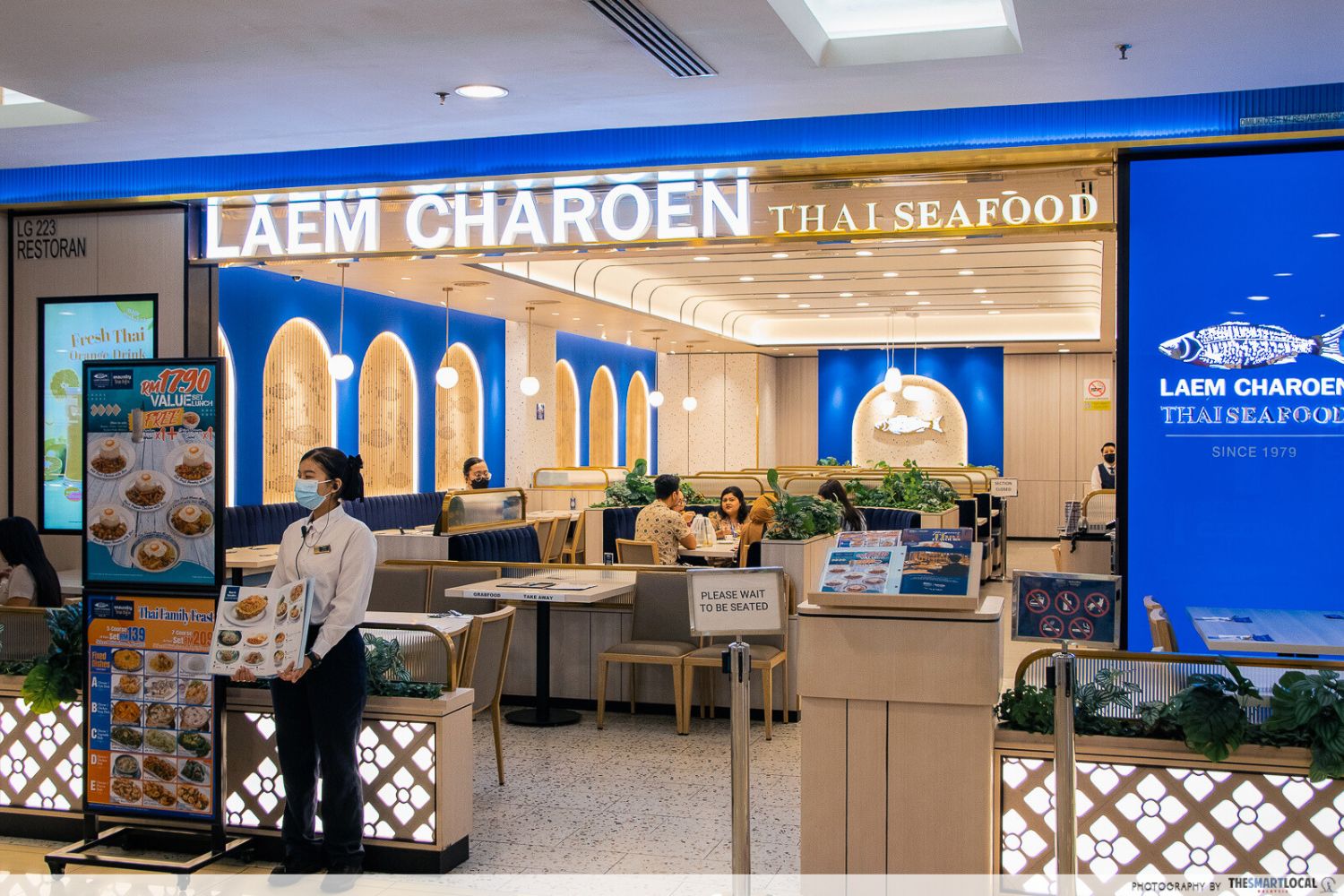 budget food at 1 utama shopping centre - laem charoen