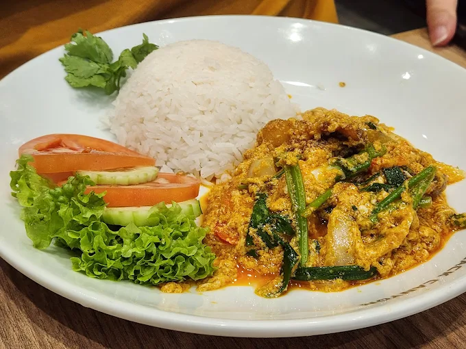 budget food at 1 utama shopping centre - black canyon food
