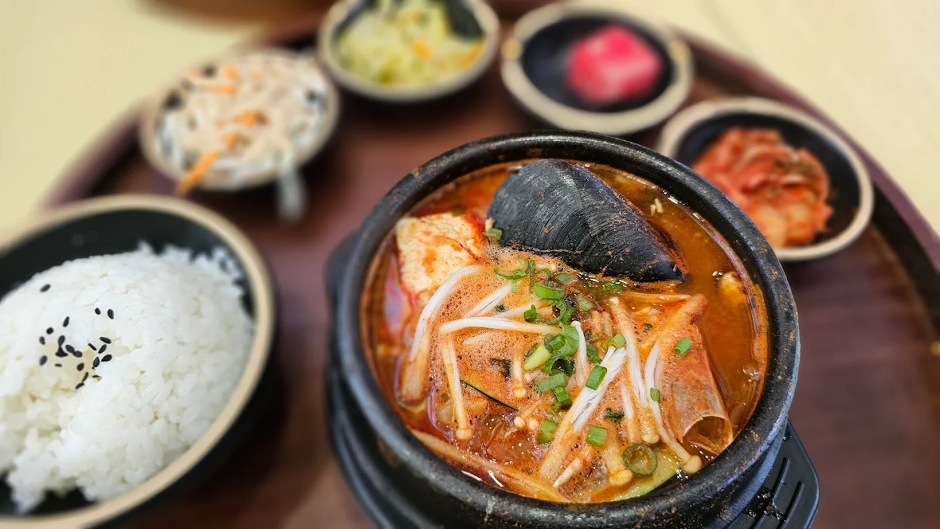 budget food at 1 utama - tsuruhashi korean town