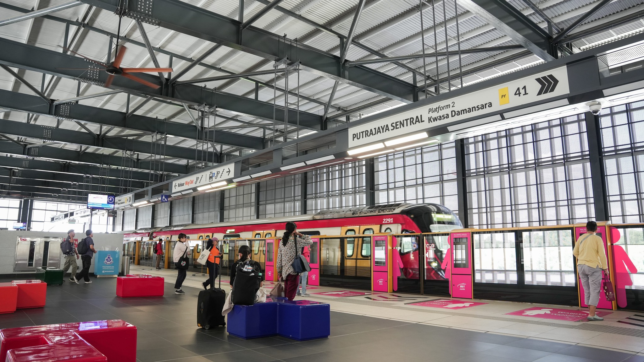 Passenger safety doors LRT - MRT station with doors