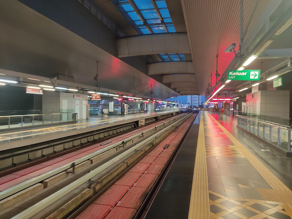 Passenger safety doors LRT - Puchong station