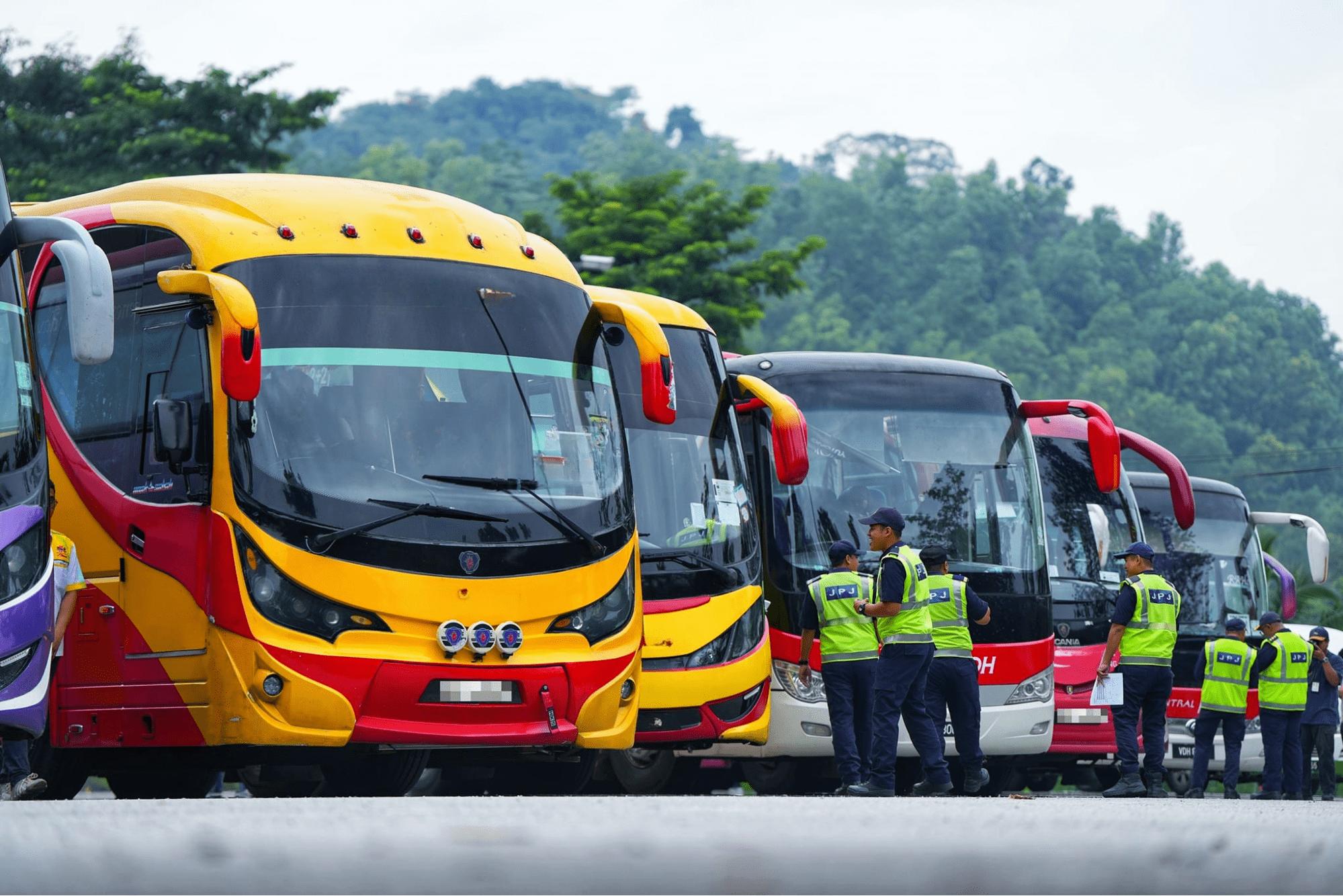 seat belts passengers bus 2 - buses