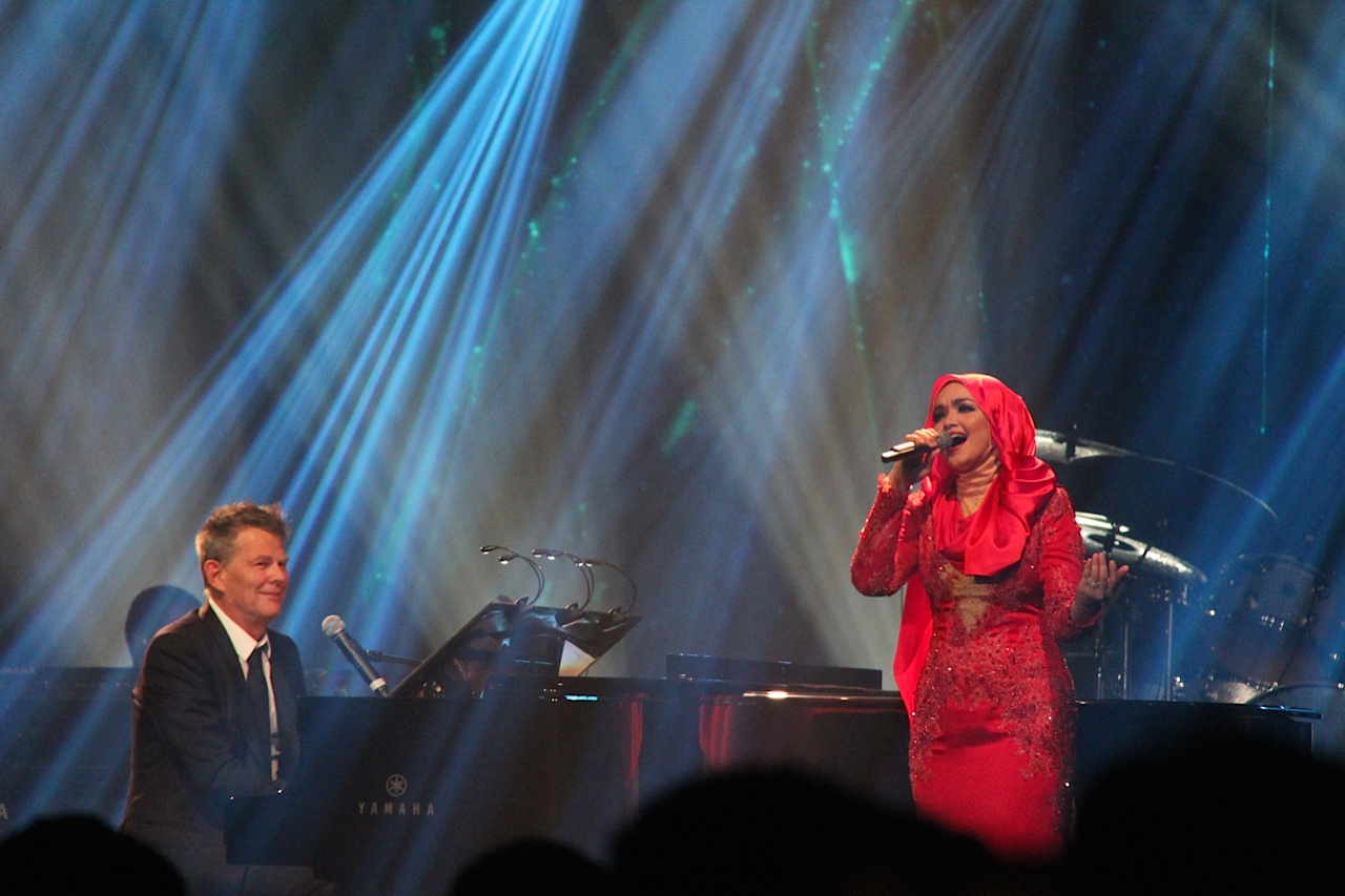 fun facts about siti nurhaliza - with david foster