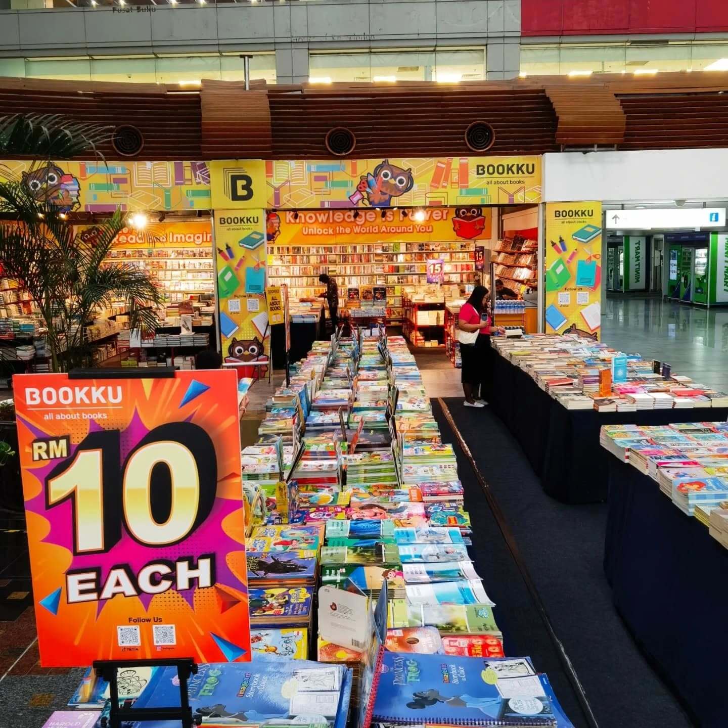 bookku bookstore in kl sentral - rm10 books