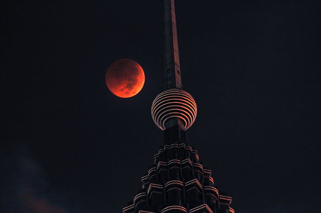 total lunar eclipse in malaysia - moon above twin towers