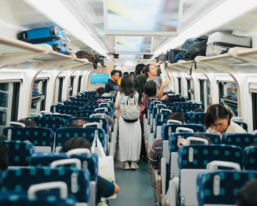 ets kl kluang - train interior
