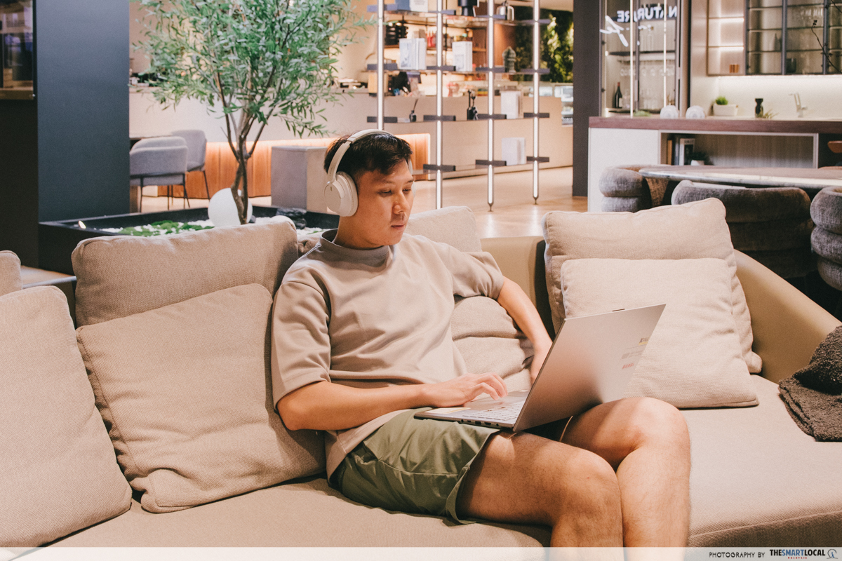 Julie's Oat25 Strawberry Majestic Lofi